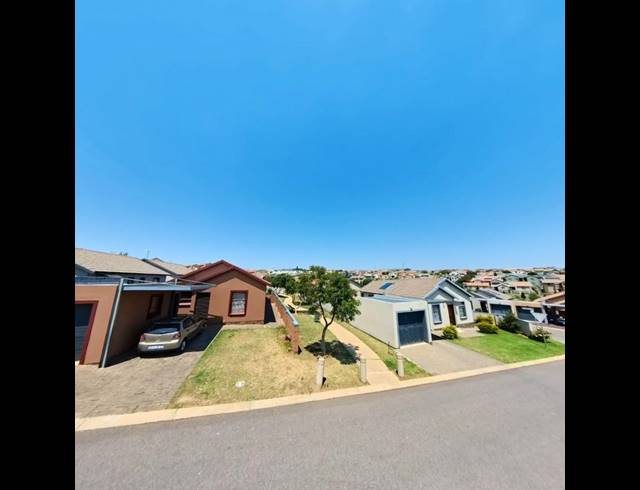 3 BEDROOM HOUSE FOR SALE IN KOSMOSDAL